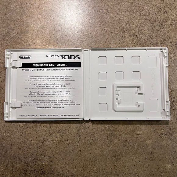 **NO GAME** Pokémon Moon (Nintendo 3DS, 2016) Case & Inserts Only - Picture 3 of 3